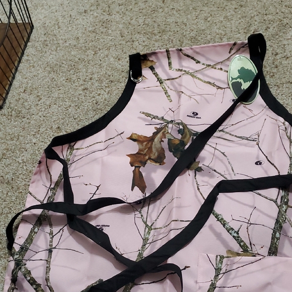 Mossy Oak Accessories - Mossy Oak Pink Camouflage Apron and Scarf